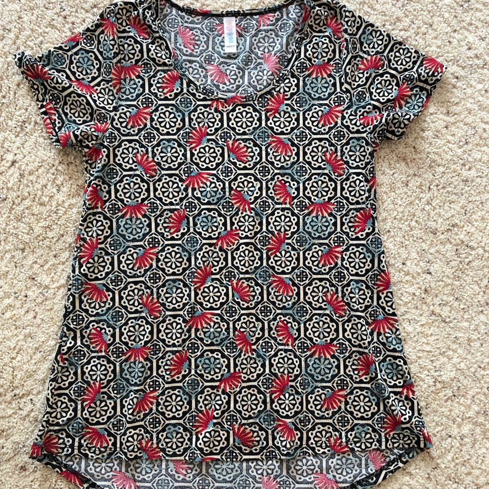 Xs LuLaRoe Classic T - EUC - Picture 1 of 3